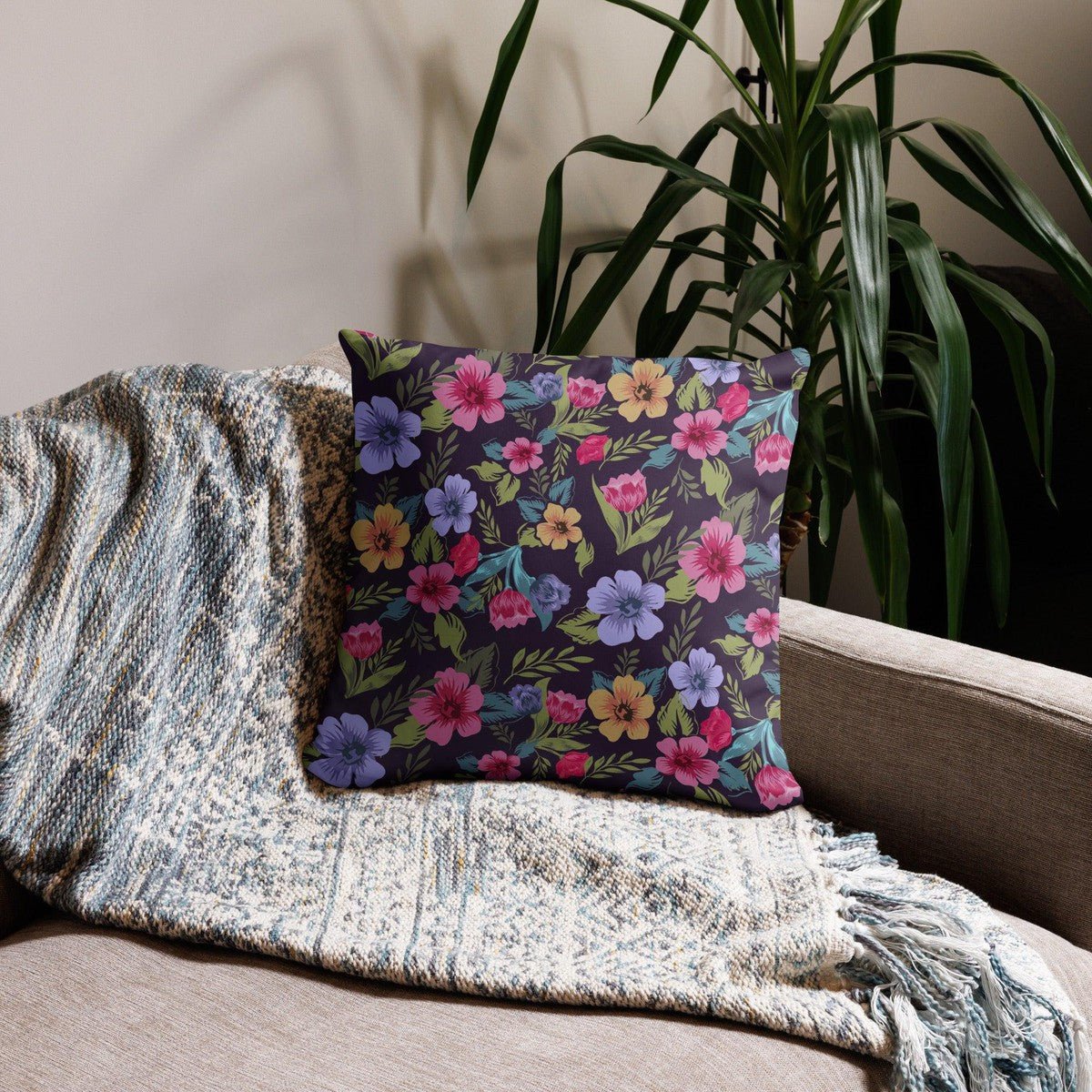 Floral Pattern Pillow Main image
